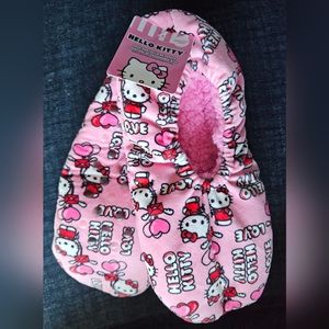 Hello Kitty Sanrio Valentines Slippers  Fits Size 4-10 Soft Snuggle Bottom Grip